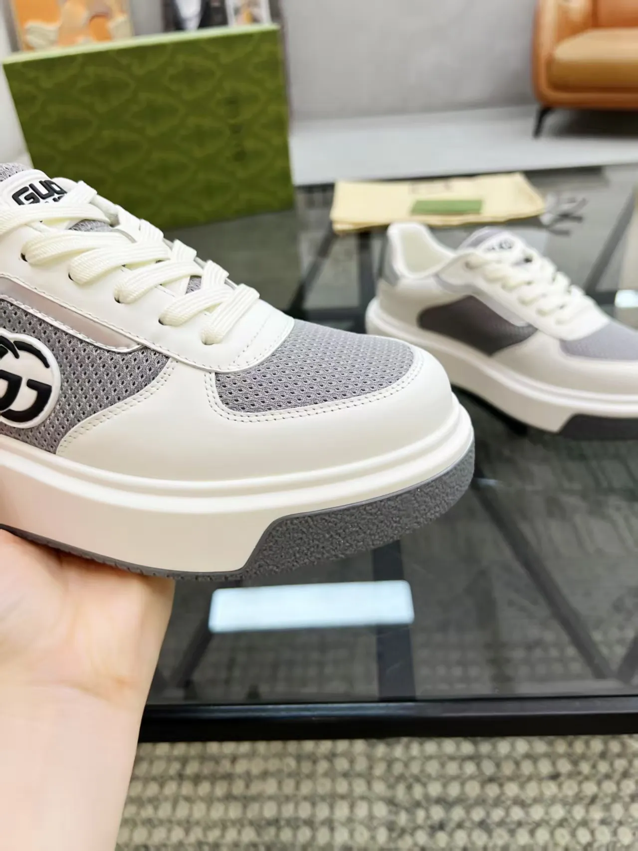 Factory price: 460💰Gucci new men's shoes GUCCI [Lightning] latest shoes are shipped. Original quality, fashionable, made of special materials, sheepskin lining, brand new packaging. The foot feels super comfortable and the workmanship is impeccable. Size: 38-45